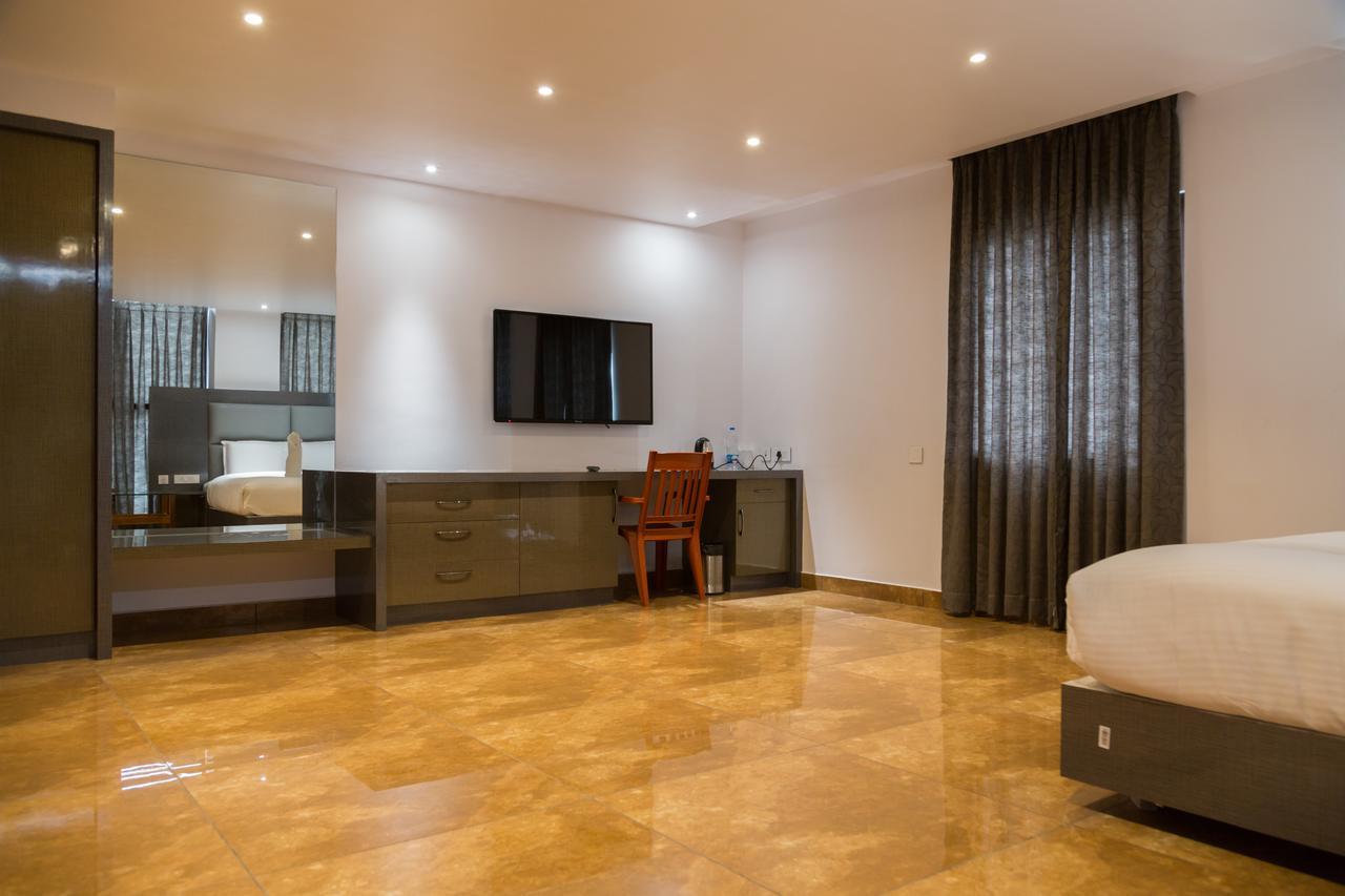 Hotel Hills Tirupattur Tiruppatur Eksteriør billede