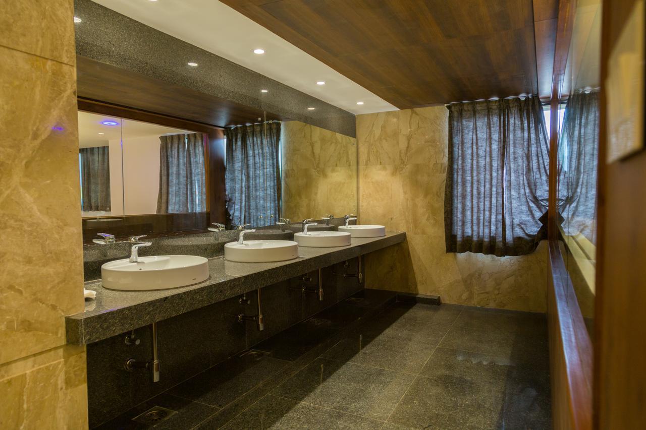 Hotel Hills Tirupattur Tiruppatur Eksteriør billede