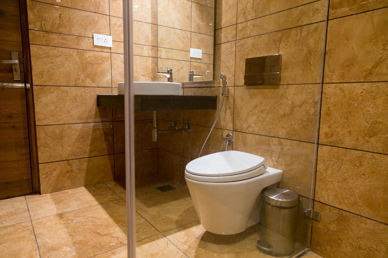Hotel Hills Tirupattur Tiruppatur Eksteriør billede