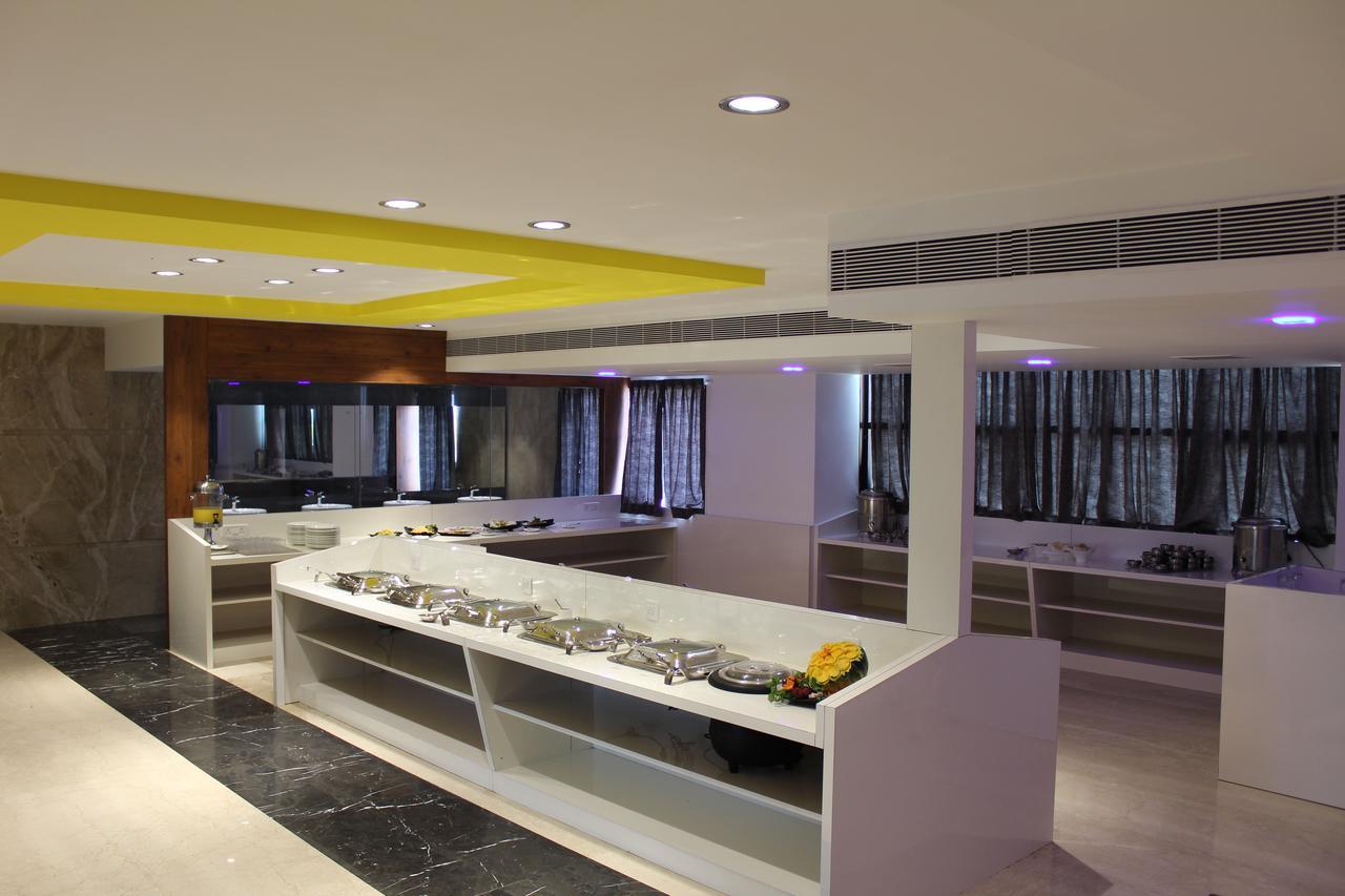 Hotel Hills Tirupattur Tiruppatur Eksteriør billede