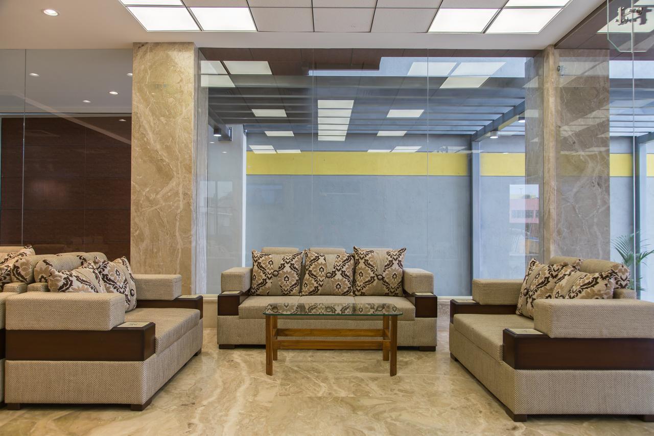Hotel Hills Tirupattur Tiruppatur Eksteriør billede