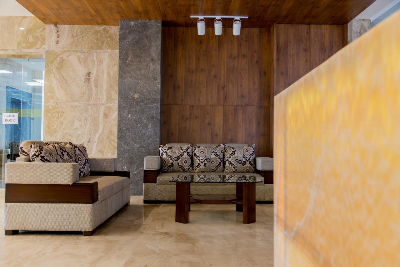 Hotel Hills Tirupattur Tiruppatur Eksteriør billede