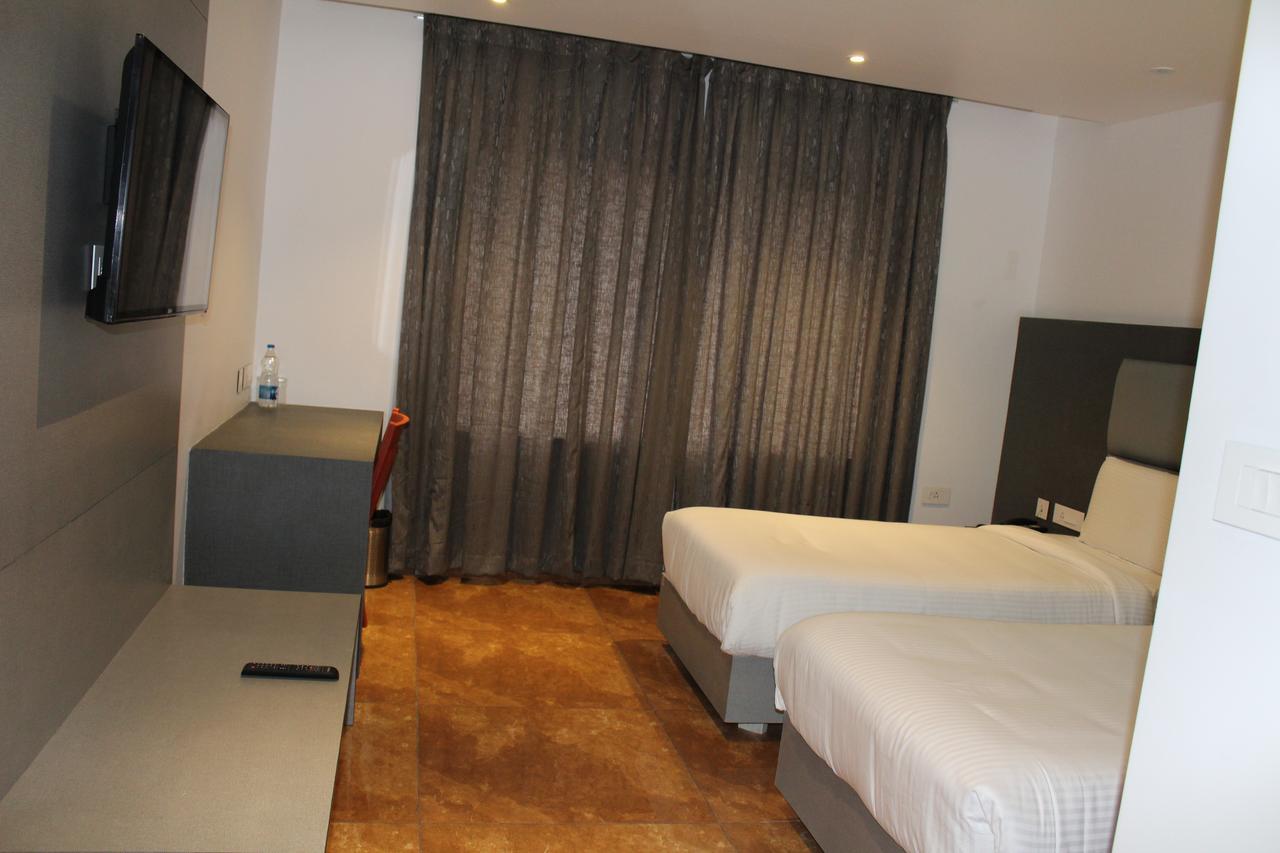 Hotel Hills Tirupattur Tiruppatur Eksteriør billede