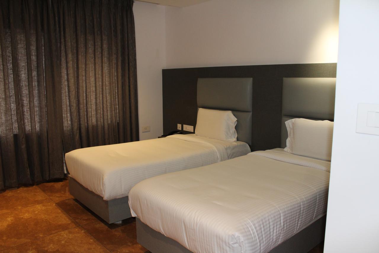 Hotel Hills Tirupattur Tiruppatur Eksteriør billede
