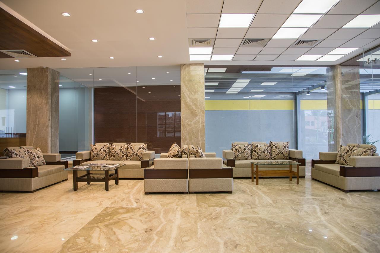 Hotel Hills Tirupattur Tiruppatur Eksteriør billede